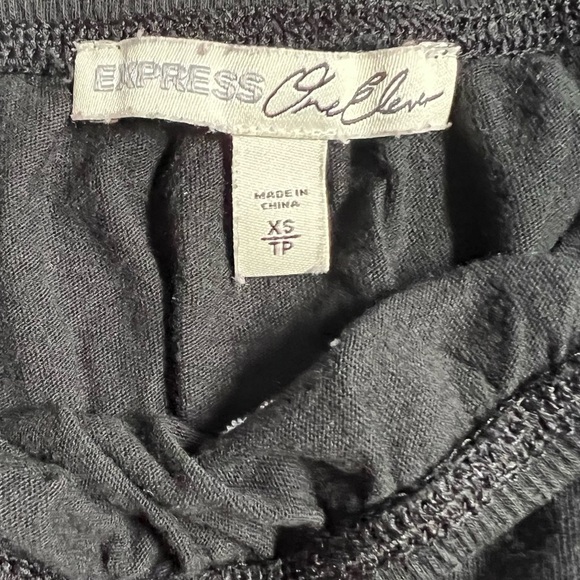 EXPRESS BLACK AND WHITE BOHO OFF THE SHOULDER CROPPED SHORT SLEEVE TOP SIZE XS - Picture 4 of 6